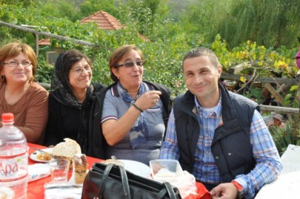 Primarul Radu, asaltat de femeile din Mangalia: 